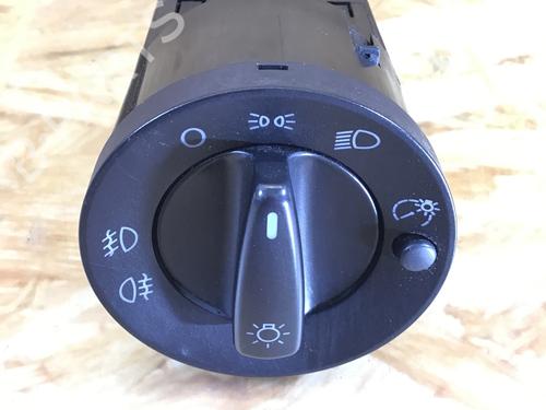 Used Headlight switch SKODA OCTAVIA I Combi (1U5) 1.6 (101 hp) 13316716