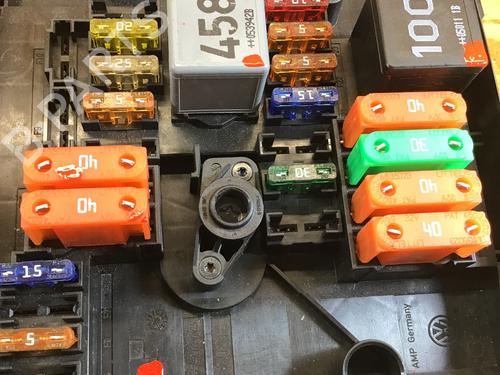 Fuse box VW TOURAN (1T1, 1T2) 1.6 | BP29864456E1