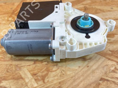 Używane Silniczek podnośnika szyby przedniej lewej VW GOLF V (1K1) 2.0 FSI (150 hp) 32367455