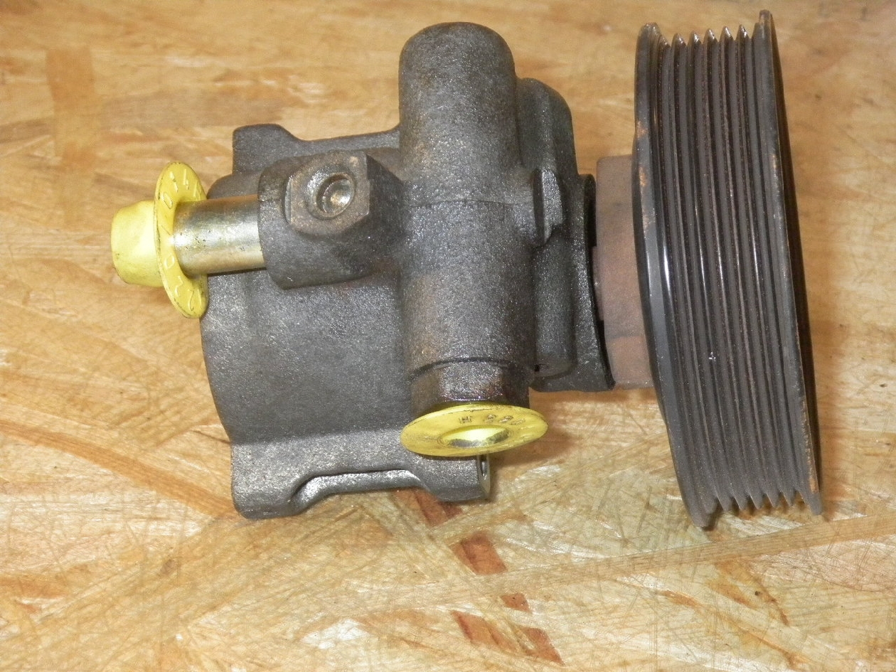 Steering pump VW POLO III (6N1) 60 1.4 2567900 | B-Parts