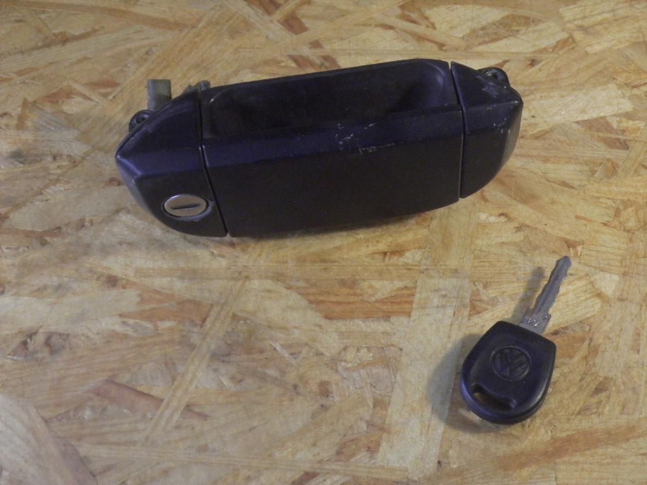 VW T4 TRANSPORTER 2000 PASSENGER FRONT EXTERIOR DOOR HANDLE 701837209