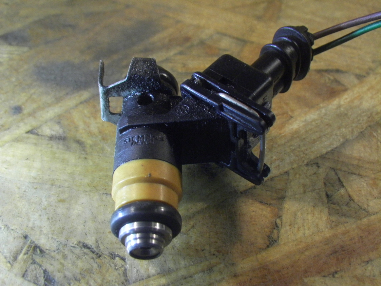Injector RENAULT MEGANE I (BA0/1_) 1.4 16V (BA0D, BA1H, BA0W, BA10 