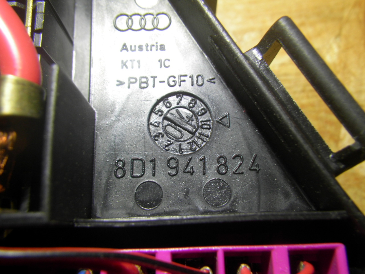 Boîte à Fusibles AUDI A6 Avant (4F5, C6) 4.2 quattro AUDI 8D1941824 BParts