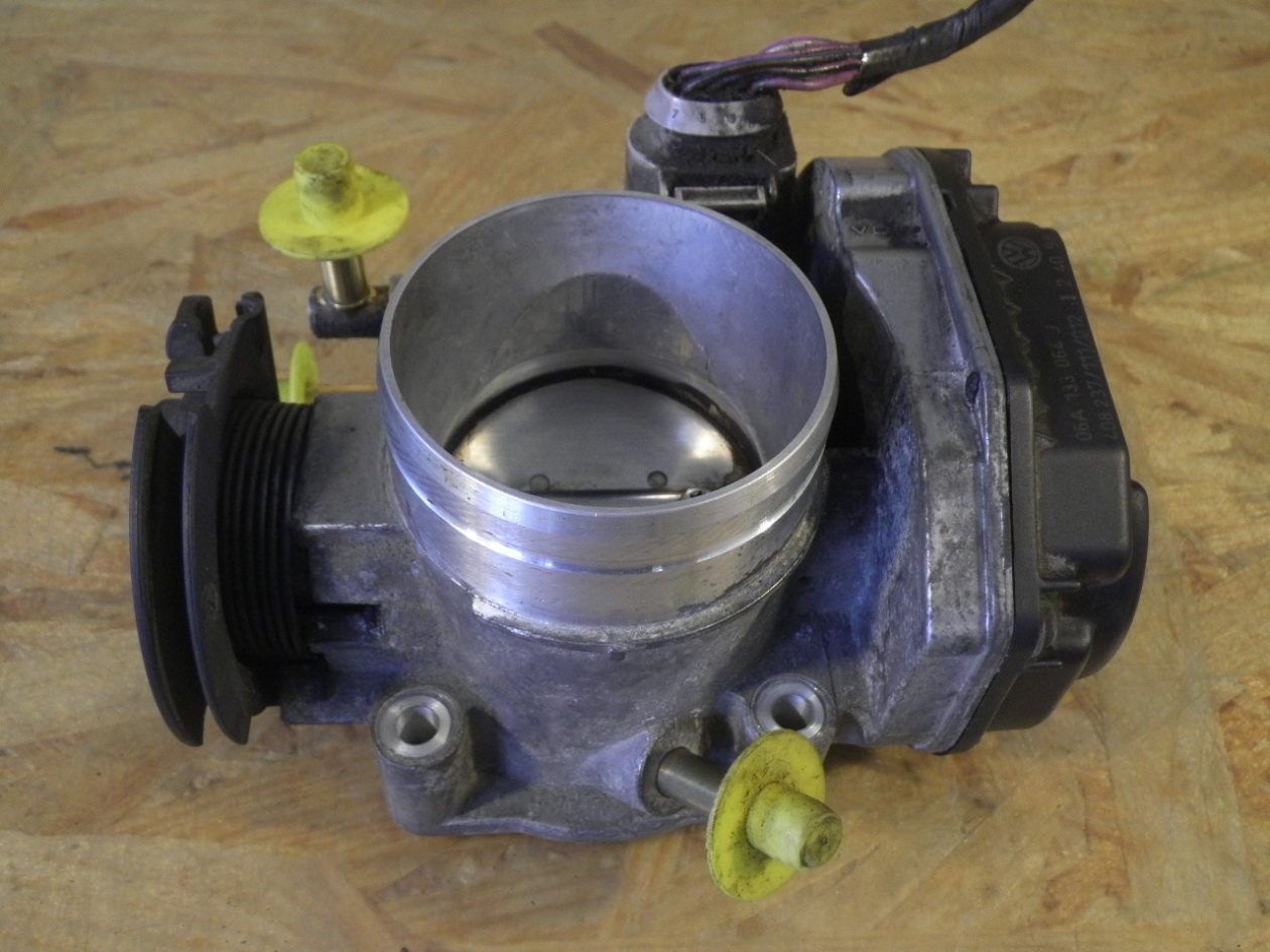 Throttle body AUDI A3 (8L1) 1.6 3257385 BParts