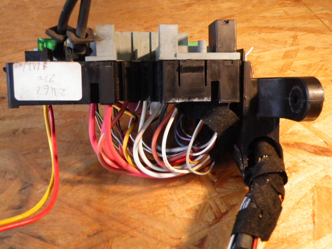 Boîte à Fusibles PEUGEOT 206 Hatchback