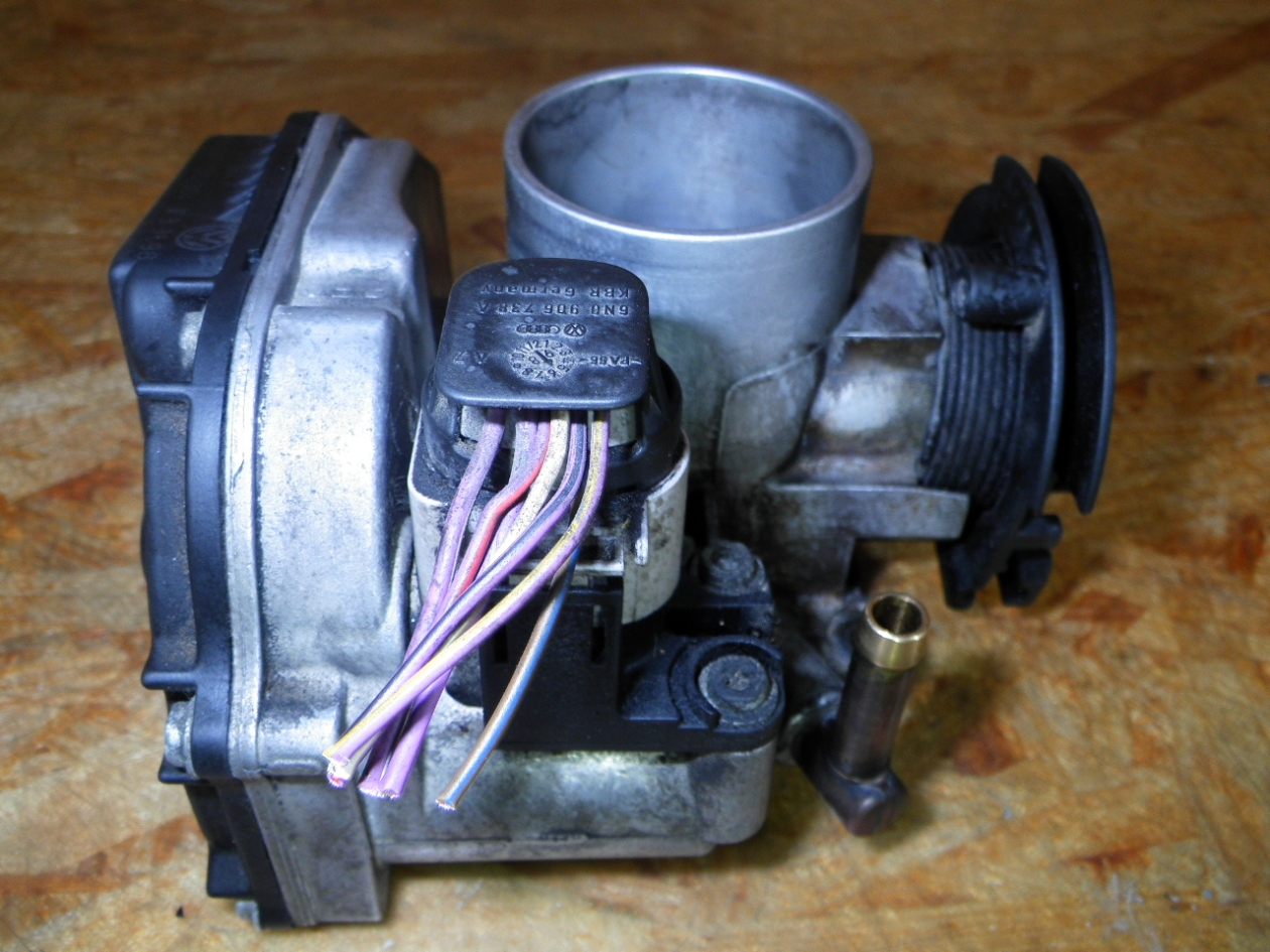 Throttle body VW GOLF IV (1J1) 1.4 16V 4499863 BParts
