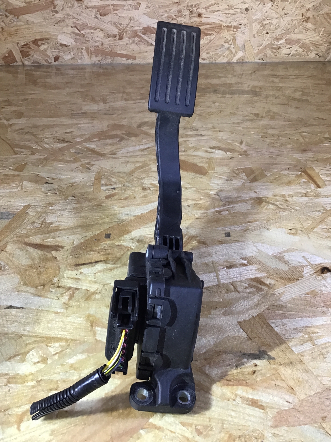 Pedal VOLVO V50 (545) 2.0 D 8526768 BParts