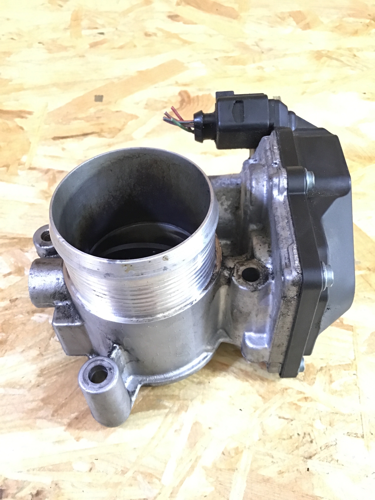 Throttle body AUDI A4 B8 Avant (8K5) 2.0 TDI 8127750 BParts