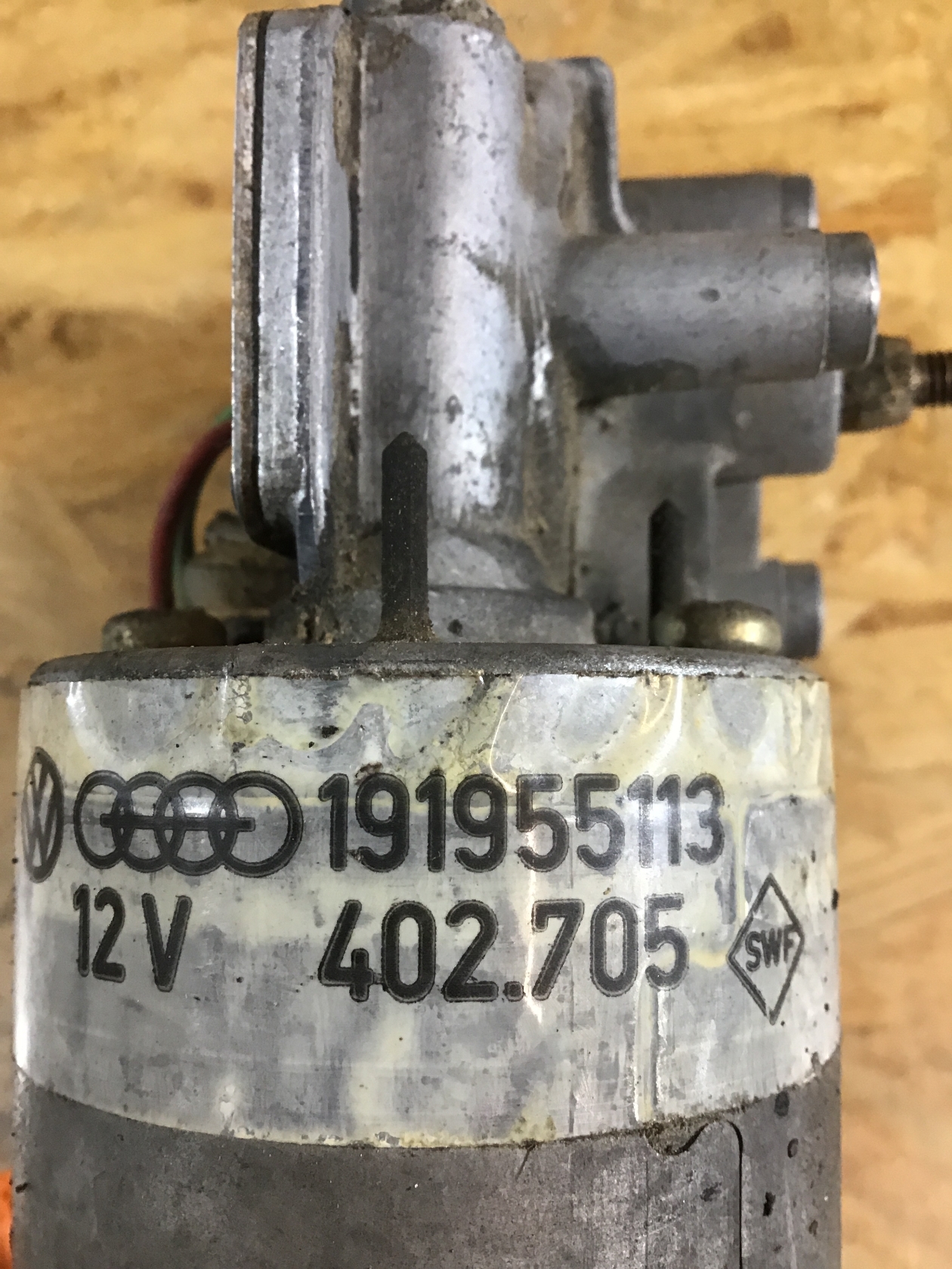 Front wiper motor VW GOLF II (19E, 1G1) 1.3 4821734 | B-Parts