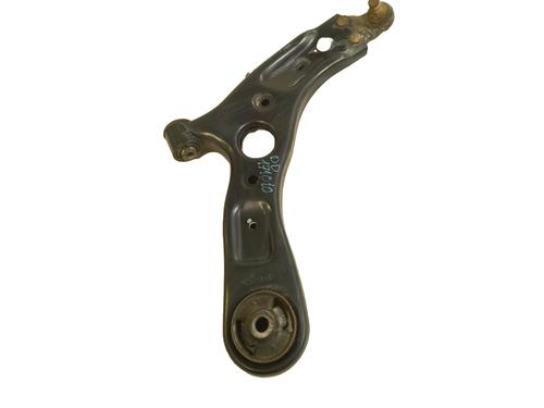 right-front-suspension-arm-kia-carens-iv-2013-33409539 main image