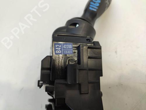 switch-toyota-rav-4-v-_a5_-_h5_-2018-34485158 main image