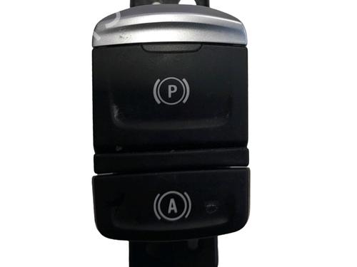 electric-handbrake-renault-megane-iv-hatchback-b9amn_-2015-34468922 main image