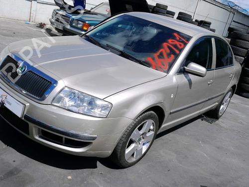 Used Right taillight SKODA SUPERB I (3U4) 1.9 TDI (130 hp) 18556887