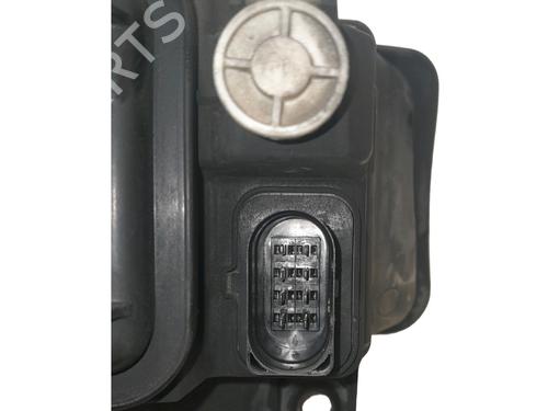 Left headlight SEAT LEON (1M1)  | BP24438413C28 