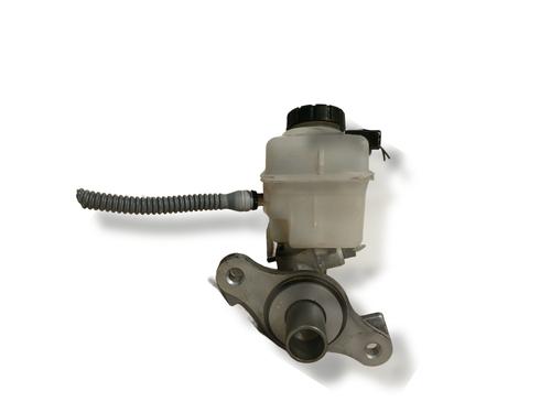 brake-master-cylinder-dacia-duster-hs_-2010-2011-2012-2013-2014-2015-2016-2017-2018-33405789 main image