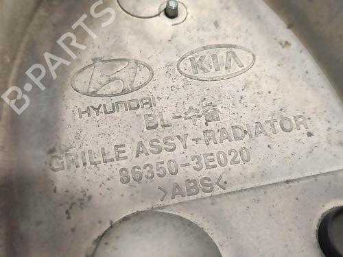 Used Grille KIA SORENTO I (JC) 2.5 CRDi 4WD (140 hp) 14916126