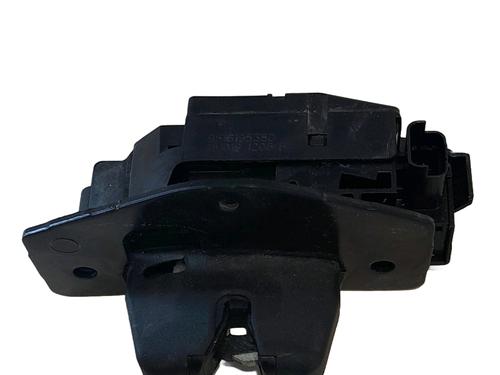 Used Tailgate lock PEUGEOT 3008 II SUV (MC_, MR_, MJ_, M4_) 1.5 BlueHDi 130 (131 hp) 20143087