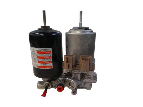 Used Brake master cylinder Brake master cylinder TOYOTA AURIS (_E18_) 1.8 Hybrid (ZWE186_, ZWE186R) (136 hp) 33407820 33407820