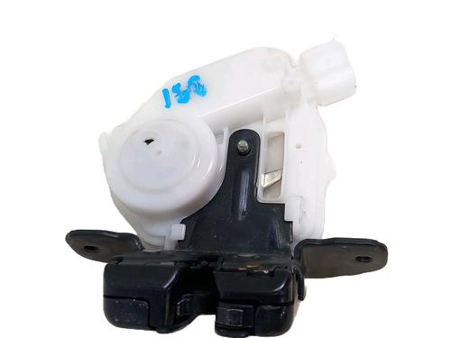 Used Tailgate lock Tailgate lock TOYOTA YARIS (_P13_) 1.5 (NSP131_) (112 hp) 34468631 34468631