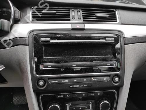 Used Radio SKODA SUPERB II Estate (3T5) [2009-2015]  14464863