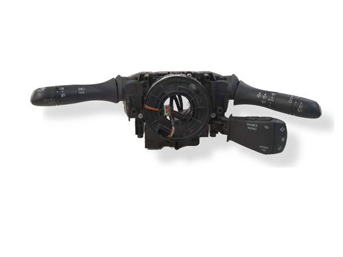 switch-renault-megane-iv-hatchback-b9amn_-2015-34469715 main image
