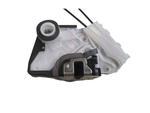 Used Front left lock Front left lock TOYOTA YARIS (_P13_) 1.5 Hybrid (NHP130_) (101 hp) 34551835 34551835