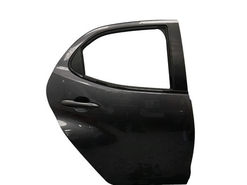 Dør højre bagtil Dør højre bagtil TOYOTA YARIS (_P21_, _PA1_, _PH1_) 1.5 Hybrid (MXPH10, MXPH11) (116 hp) 34550514 34550514