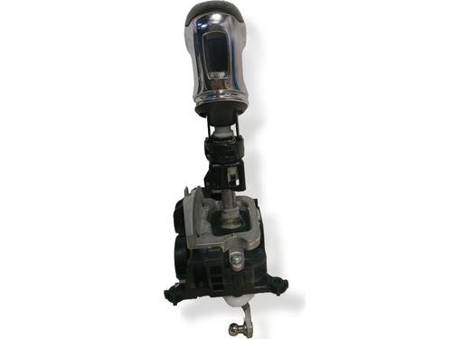 Used Gear lever PEUGEOT 3008 II SUV (MC_, MR_, MJ_, M4_) 1.2 THP/ PureTech 130 (MRHNSM, MRHNSU, MRHNSJ, MRHNYW,... (131 hp) 27436477