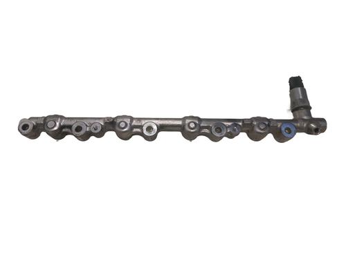 Used Injection rail Injection rail LEXUS IS III (_E3_) 300h (AVE30_, AVE30R) (220 hp) 35733485 35733485