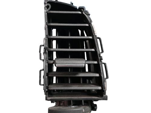 air-vent-renault-megane-iv-hatchback-b9amn_-2015-34470095 main image