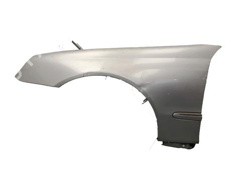 Guarda-lamas esquerdo Guarda-lamas esquerdo MERCEDES-BENZ CLK Convertible (A209) CLK 350 (209.456) (272 hp) 33404164 33404164