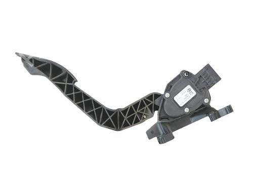 pedal-fiat-500x-334_-2014-34468909 main image