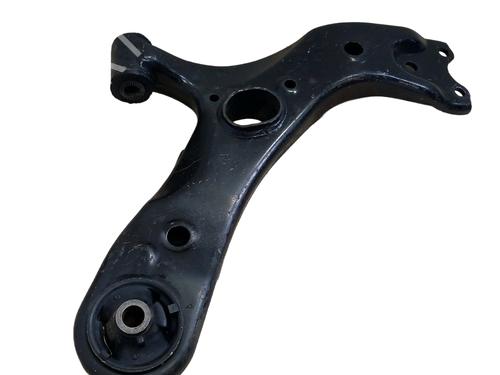 Used Right front suspension arm Right front suspension arm TOYOTA AURIS (_E15_) 1.6 (ZRE151_, ZRE151R) (124 hp) 36450529 36450529