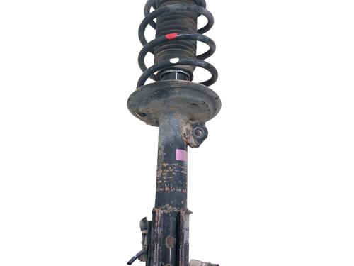 Used Right front shock absorber Right front shock absorber TOYOTA YARIS (_P13_) 1.5 Hybrid (NHP130_) (101 hp) 34549065 34549065
