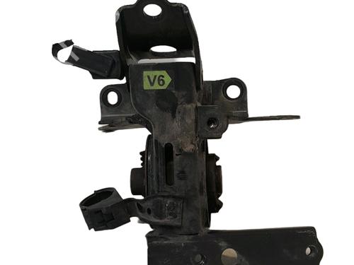 Used Engine mount Engine mount TOYOTA YARIS (_P13_) 1.5 Hybrid (NHP130_) (101 hp) 33408669 33408669