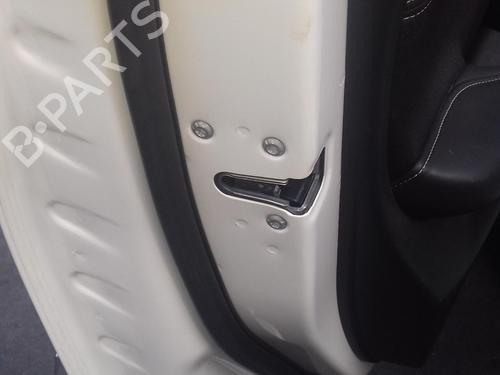 front-left-lock-infiniti-qx30-2016-34485802 main image