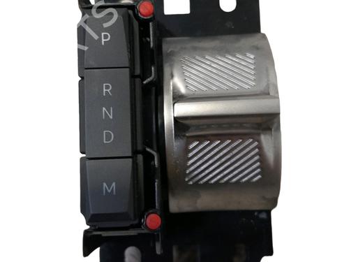 Used Gear lever Gear lever PEUGEOT 2008 II (UD_, US_, UY_, UJ_, UR_, UC_) 1.2 PureTech 130 (USHNS, URHNS) (130 hp) 33409762 33409762