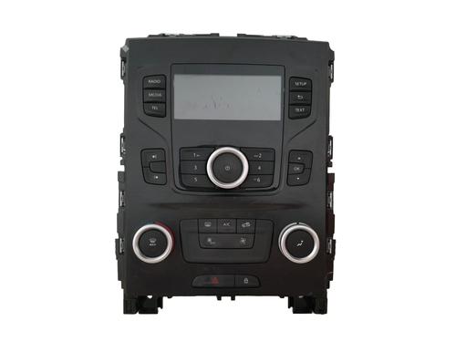 display-renault-megane-iv-hatchback-b9amn_-2015-34469926 main image