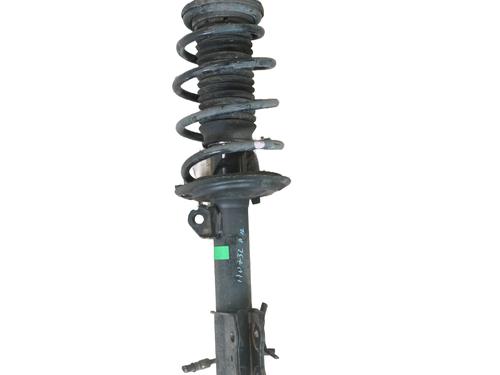 Used Left front shock absorber Left front shock absorber TOYOTA YARIS (_P13_) 1.5 Hybrid (NHP130_) (101 hp) 33409193 33409193