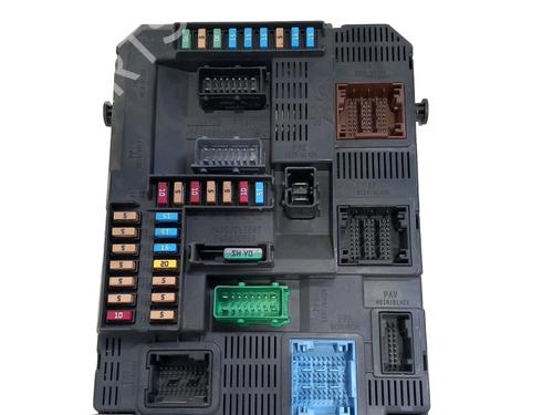 Used Fuse box Fuse box 35729890 35729890