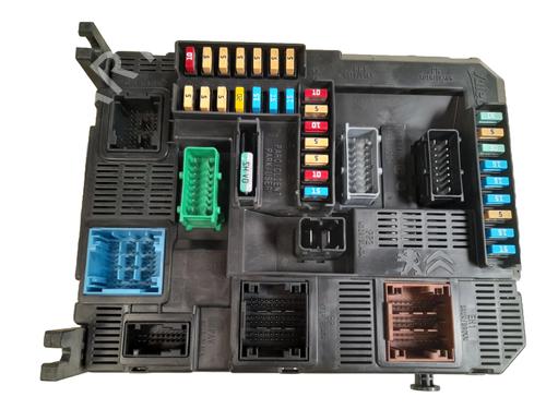 Used Fuse box Fuse box 35734405 35734405