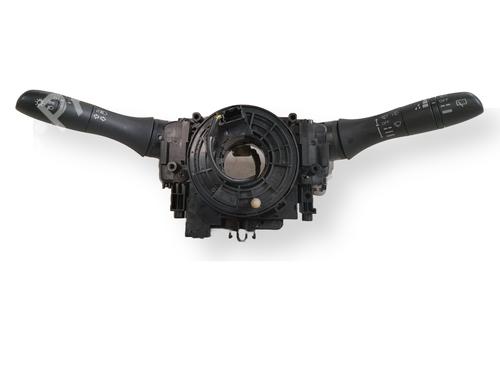 switch-nissan-pulsar-hatchback-c13-2014-34469736 main image