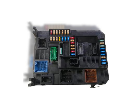 Used Fuse box Fuse box PEUGEOT 208 I (CA_, CC_) 1.2 PureTech 82 (82 hp) 35733008 35733008