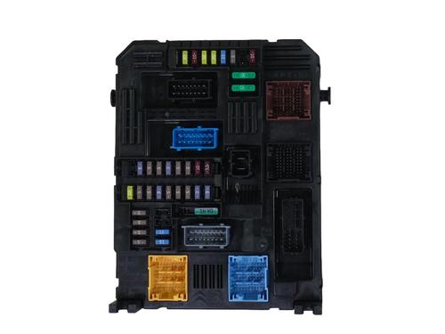 Used Fuse box Fuse box CITROËN C4 III (BA_, BB_, BC_) 1.2 PureTech 130 (BAHNSA, BAHNSB) (130 hp) 35732969 35732969