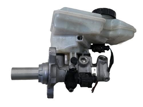 Brake master cylinder SEAT LEON ST (5F8) 2.0 TDI 4Drive | BP25339722M77