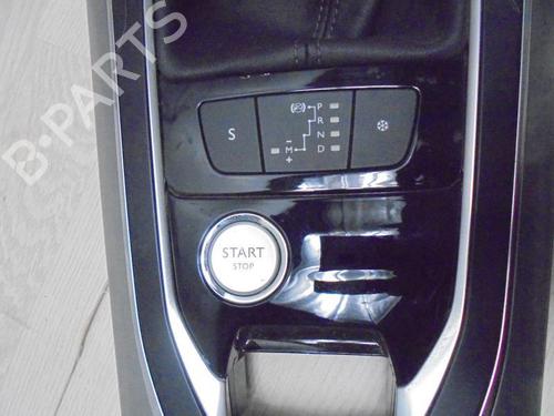 Consola central PEUGEOT 308 SW II (LC_, LJ_, LR_, LX_, L4_) 1.2 THP 130 (131 hp) 29217590