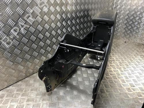 Apoyobrazos central HYUNDAI TUCSON (TL, TLE) 1.7 CRDi (141 hp) 31197035