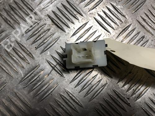 Right front window switch NISSAN PRIMASTAR Van (X82) 2.0 dCi 130 | BP35897211I26 - Image 2