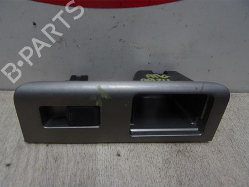 Koppholder/Gjenstandsholder NISSAN NAVARA NP300 (D40) 2.5 dCi 4WD (174 hp) 13135679