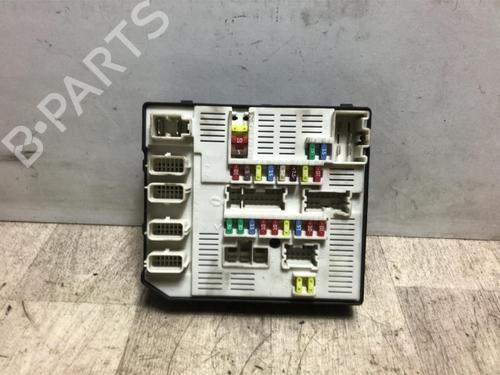 Used Fuse box RENAULT MEGANE III Hatchback (BZ0/1_, B3_) 1.9 dCi (BZ0N, BZ0J) (131 hp) 20621829